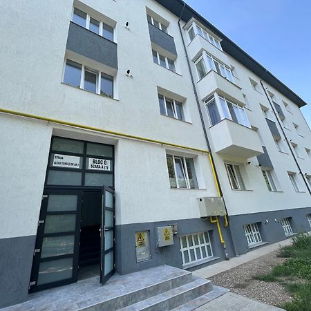 Vert Studio Онешти Экстерьер фото